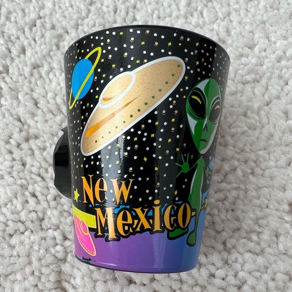FREE w/ Purchase! Roswell New Mexico Alien UFO Plastic Shot Glass Magnet - Picture 2 of 7